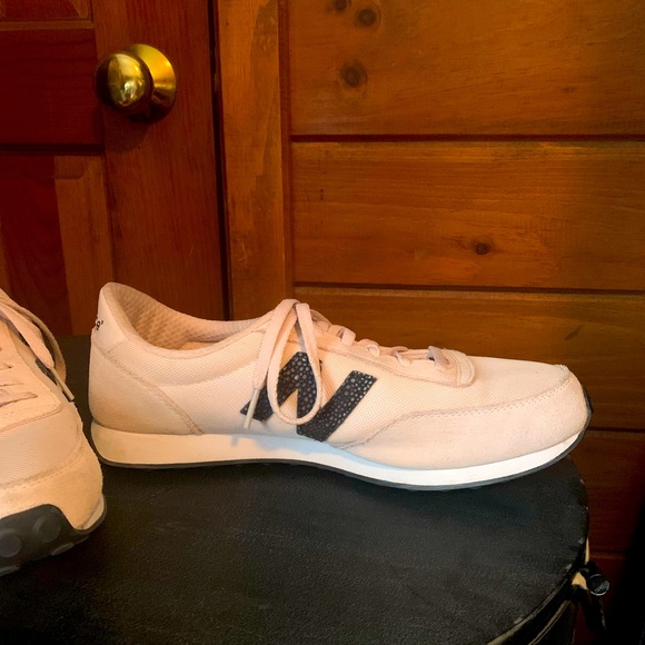 Women’s New Balance sneakers - Picture 3 of 5